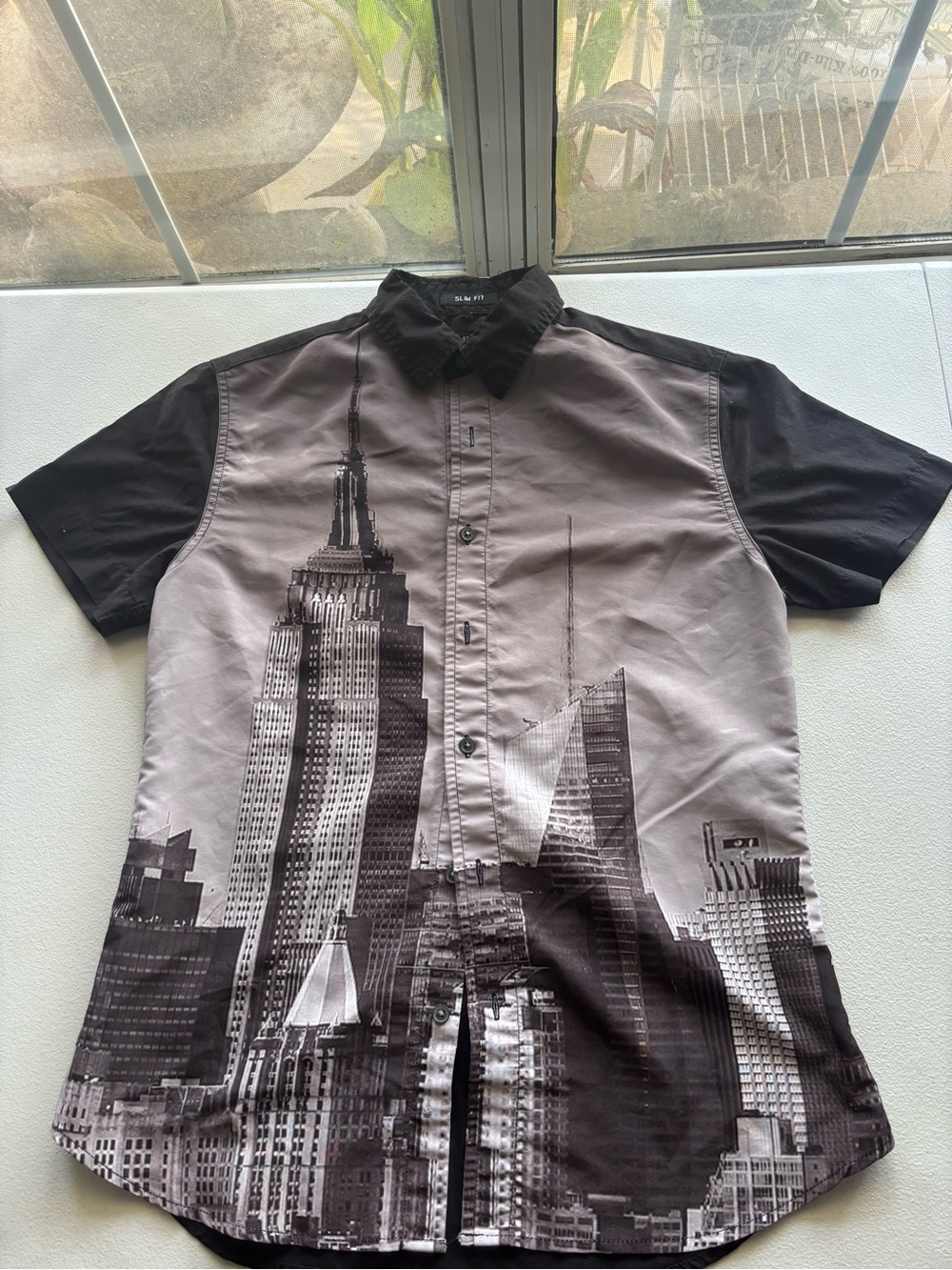 Carbon Black & Gray Cityscape Short-Sleeve Button-Up Shirt